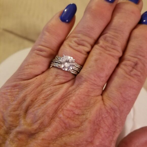 2 CT BRILLIANT CUT CZ W/ 2 PAVE BANDS - Picture 3 of 8